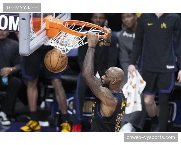 詹姆斯28分10篮板12助攻 41岁创历史最年长三双纪录